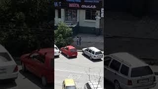 Кыргыздын кыздары келгиле уят дегенди билгиле