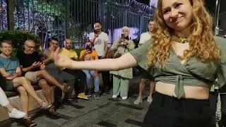 Sercan Gider -  Taksim'de Kız Göbek Show Yaptı -  Oryantal Oynadı - Taksim Dance