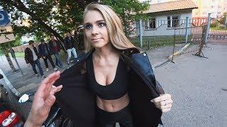 Красавица держалась до последнего | Прокатил девушку на мотоцикле