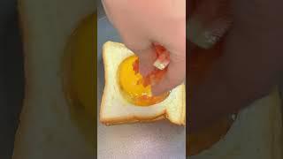 How to make a classic sandwich breakfast #breakfastsandwich #cookinghacks #breakfast #egghack #trend