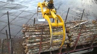 SENNEBOGEN - Timber Handling: 860 Mobile Material Handler operating a 3,0 m² log grab