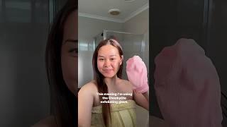 Review of the viral exfoliating glove (the CheekyGlo exfoliating glove)