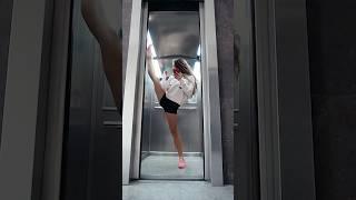 После этого видео охранник выгнал нас на улицу 