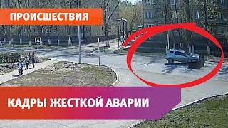 Кадры жесткой аварии на улице Ленина в городе Ясный Оренбургской области