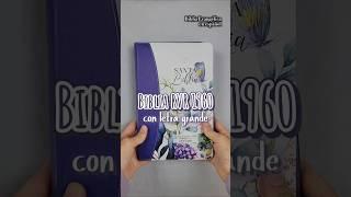 Biblia Reina Valera 1960 con letra grande para la mujer que disfruta de la creación de Dios #shorts