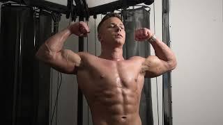 Sebastian from ABS ART - muscle action performer - gym workout