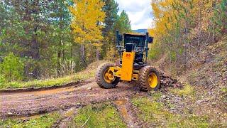 John Deere 670 Grader Almost Got Stuck in Mud While Repairing Creek #johndeere #grader