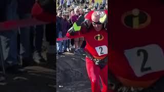 Eşlerini sırtlayıp yarıştılar| VOA Türkçe