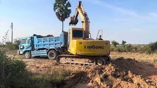 Top Heavy Machinery: Komatsu PC-210 Excavator Shows Precision Truck Loading