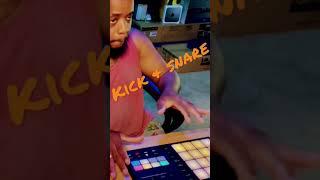 Maschine MK3: Making a Sample Based Beat (KICK & SNARE)