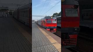 Элетропоезд ЭД2Т 0050. Открыты электрошкафы в тамбуре