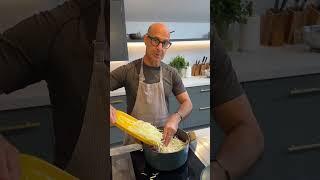 Ukrainian Borscht with Stanley Tucci #slavaukraini #StanleyTucci #борщ