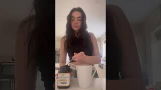 Why Associate Nutritionist Lucy uses Manuka Honey to support her wellness. #manukahoney #shorts