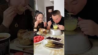 老公最后实在没想到烤鸡被谁吃了 #美食 #夫妻 #吃货  #搞笑吃播 #food #mukbang  #吃货推荐官 #tiktok #funny  #挑食 #剧情 #eat