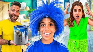 LORENZO se PINTA el PELO de AZUL| Broma a MAMÁ|4PLUSONE