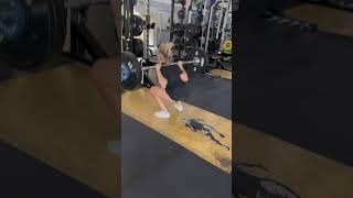 SUPER MOM… Strong & Fit Chick Squats ‼️ #girlswholift #strongmom #squats
