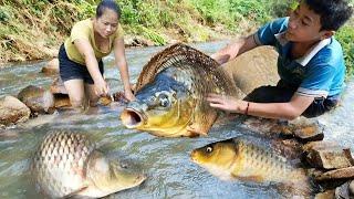 full video 90 days girl earns a living alone by trapping big fish