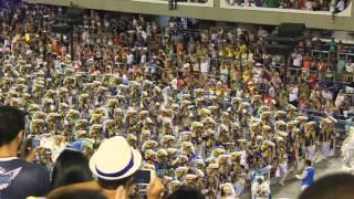 Bateria encerrando o desfile da Beija-Flor - 2016