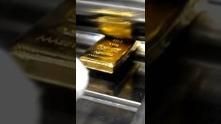 The process of making a pure gold bracelet with a gold bar of 99.99% purity. Korea Gold Exchange