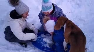 Играем в снежки!!! Кто победит??? #снег