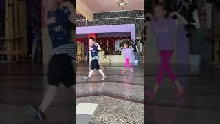 Дети танцуют очень круто шафл