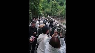 517临近闭园福宝突然活跃起来保安在赶人了可是姨姨们舍不得福宝大熊猫福宝福宝