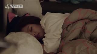 BLACKPINK - LISA HUGS JENNIE IN BED!  JENLISA (BLACKPINK HOUSE)