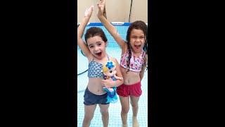 Brincadeira na Piscina #Shorts