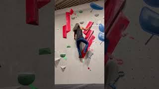 A static boulder at Allez Up Montreal