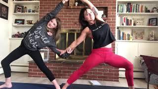 Mom & MAC do partner yoga