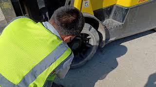 How to Remove a stuck forklift tire/wheel from a rusty hub