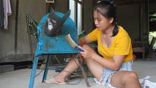 Female mechanic: Restoration - Genius girl maintenance electric motor cuts banana trees for pigs