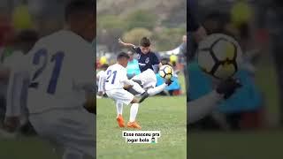 muito treino desde criança ou nasceu pra jogar bola? #shorts #viral #fyp #soccer #futebol #cr7 #jogo