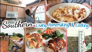 Welcome them home with this Easy Cheesy Bacon Pull Apart Bread with BBQ Chicken!  | Southern Food