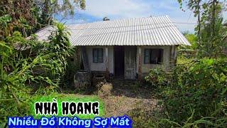 Kỳ lạ ngôi nhà bỏ hoang gần đường còn nhiều đồ xe đạp không sợ mất