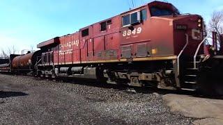 CP Train Makes Emergency Stop In Front Of Me! 2 Fast CSX Trains Meet! Loaded CSX Welded Rail Train!