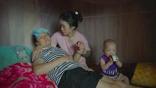 Ly Thi Binh was worried when she returned home: Her mother was seriously ill, no one was by her side