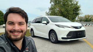 2024 Toyota Sienna LE+ AWD in Ice Cap