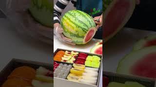 The skill of cutting fresh fruit is extremely eye-catching and most satisfying to viewers #41